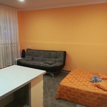 Апартаменты 12 Maksim Gorki Street Тбилиси Экстерьер фото